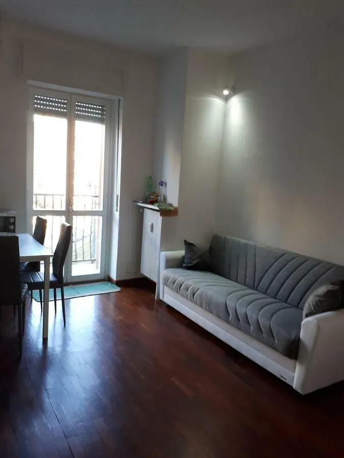 Valassina Milano Apartment contacts